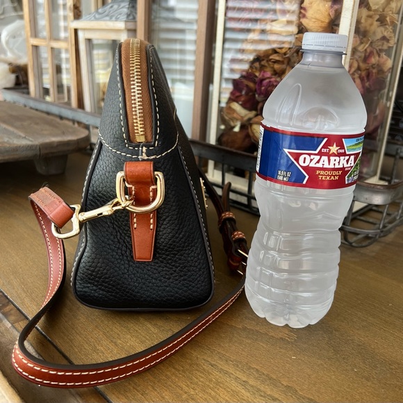 NWOT Dooney & Bourke Cameron Bag with Adjustable D&B Leather Shoulder Strap - Picture 3 of 11